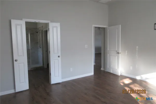 a view of empty room with window