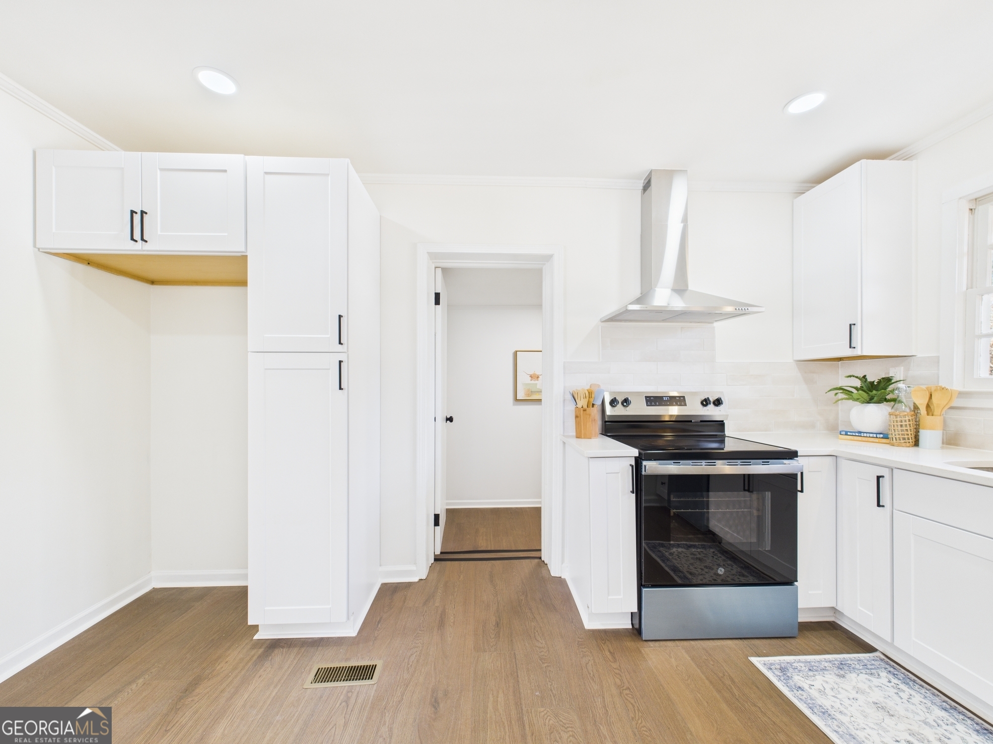 2489 Locksley Drive Macon, GA 31206 - Photo 15 of 42 a kitchen with stainless steel appliances a stove a sink and a refrigerator