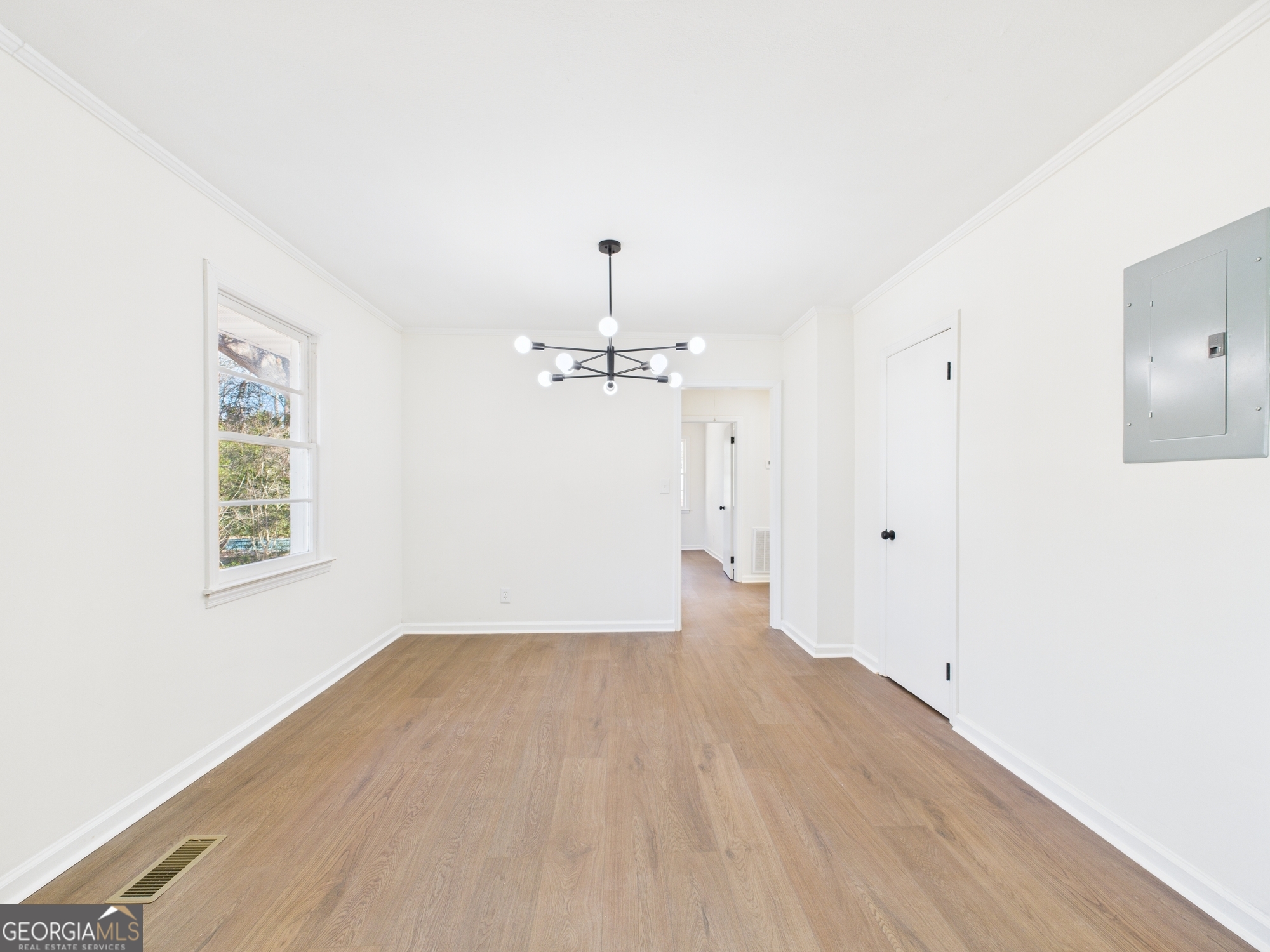 2489 Locksley Drive Macon, GA 31206 - Photo 17 of 42 wooden floor in an empty room with a window