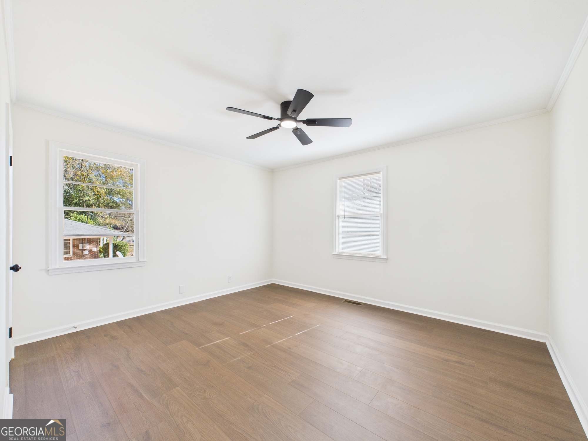 2489 Locksley Drive Macon, GA 31206 - Photo 18 of 42 an empty room with windows and ceiling fan