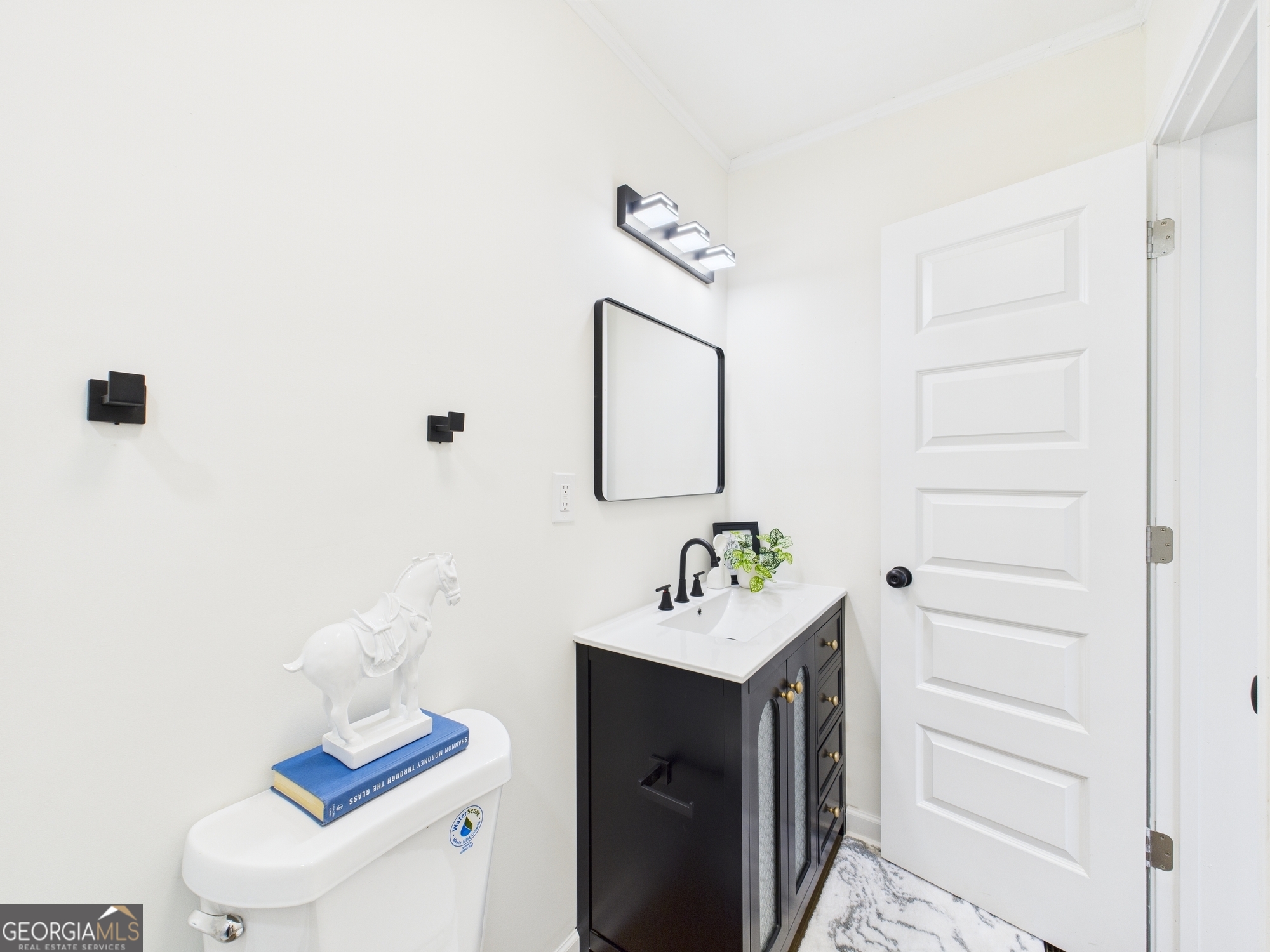2489 Locksley Drive Macon, GA 31206 - Photo 31 of 42 a bathroom with a sink toilet and mirror