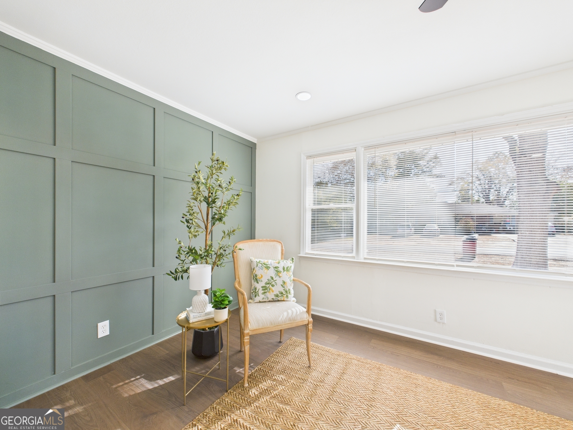 2489 Locksley Drive Macon, GA 31206 - Photo 5 of 42 a living room with a window and a potted plant