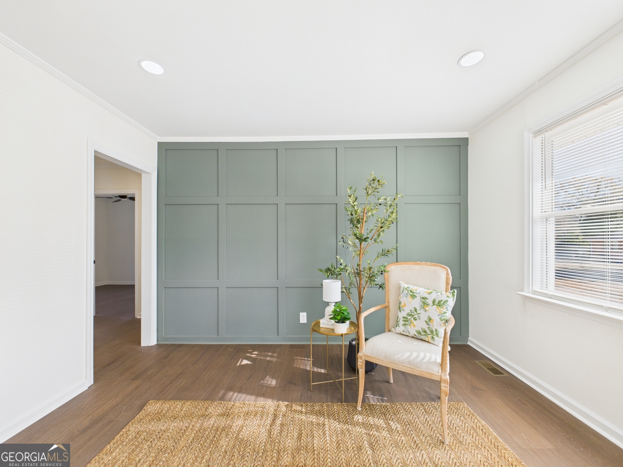 2489 Locksley Drive Macon, GA 31206 - Photo 6 of 42 a living room with furniture