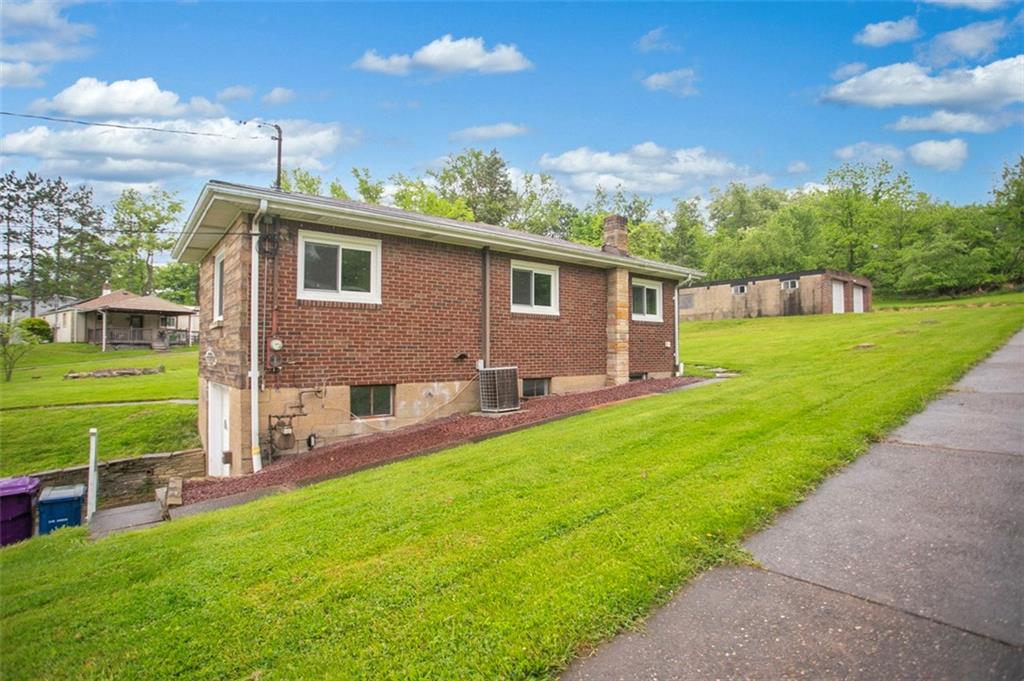 127 Beech Road Pittsburgh, PA 15239 - Photo 3 of 30