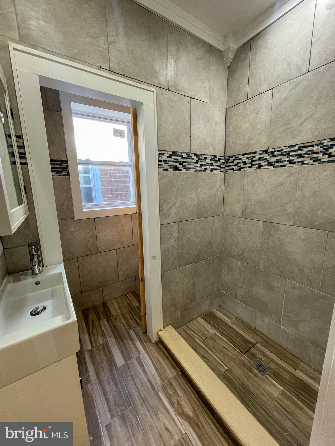 122 North 53rd Street Philadelphia, PA 19139 - Photo 5 of 11 a bathroom with a shower