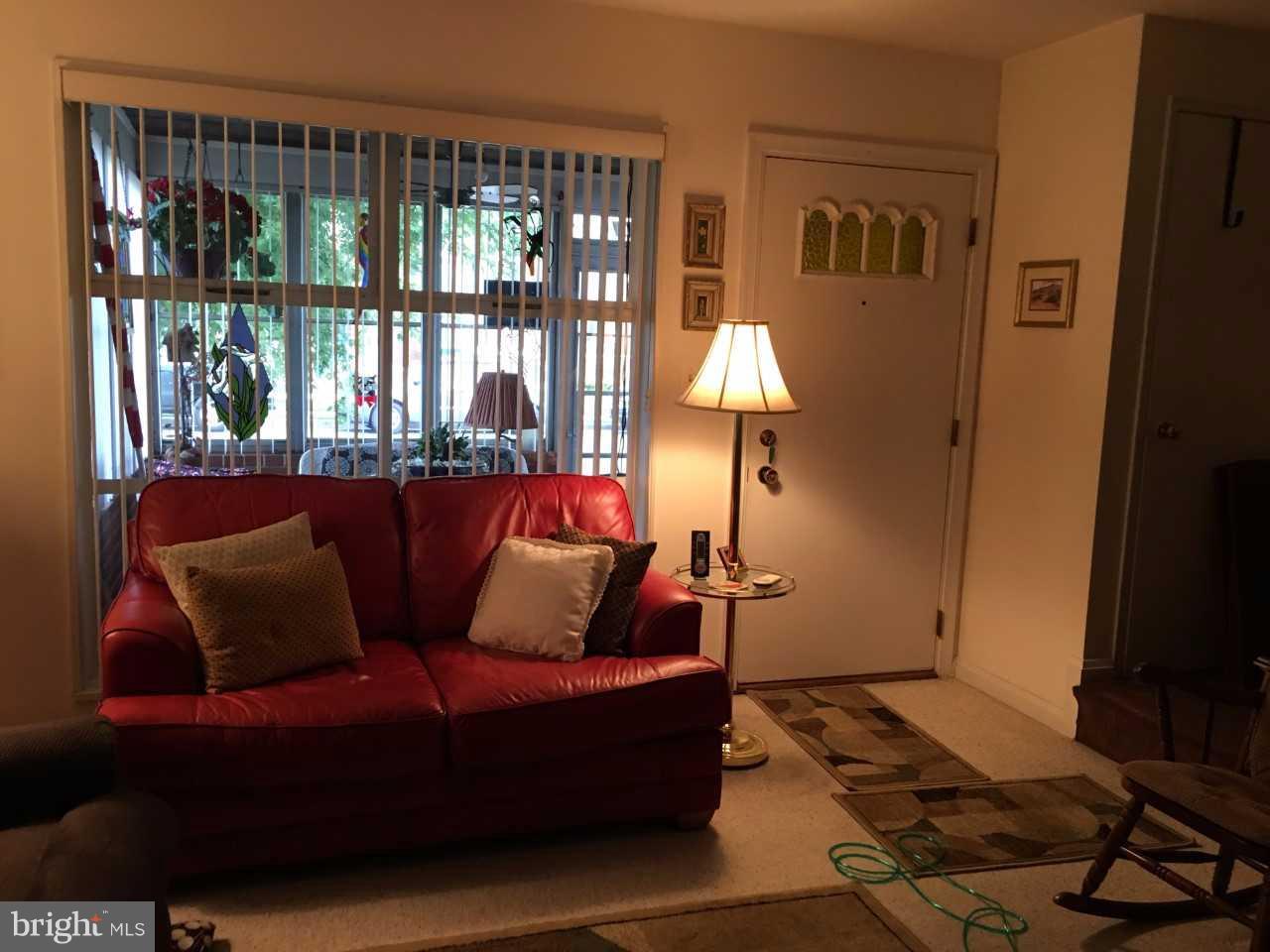 1936 Stanhope Road Baltimore, MD 21222 - Photo 5 of 12 Living Room