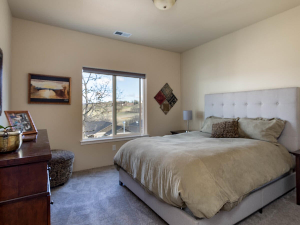 1318 Poppy Ridge Drive Eagle Point, OR 97524 - Photo 17 of 35 18