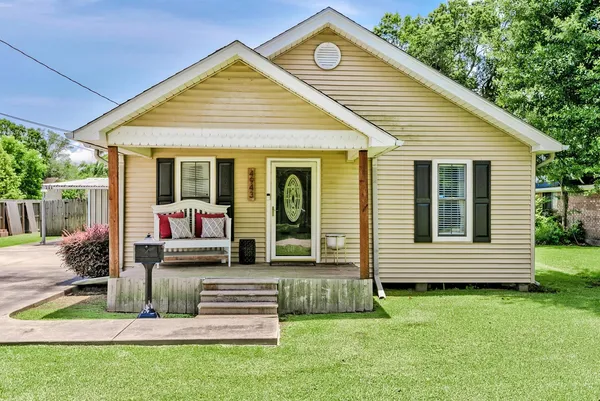 $255,000 | 4943 Wilson Street, Groves, TX 77619