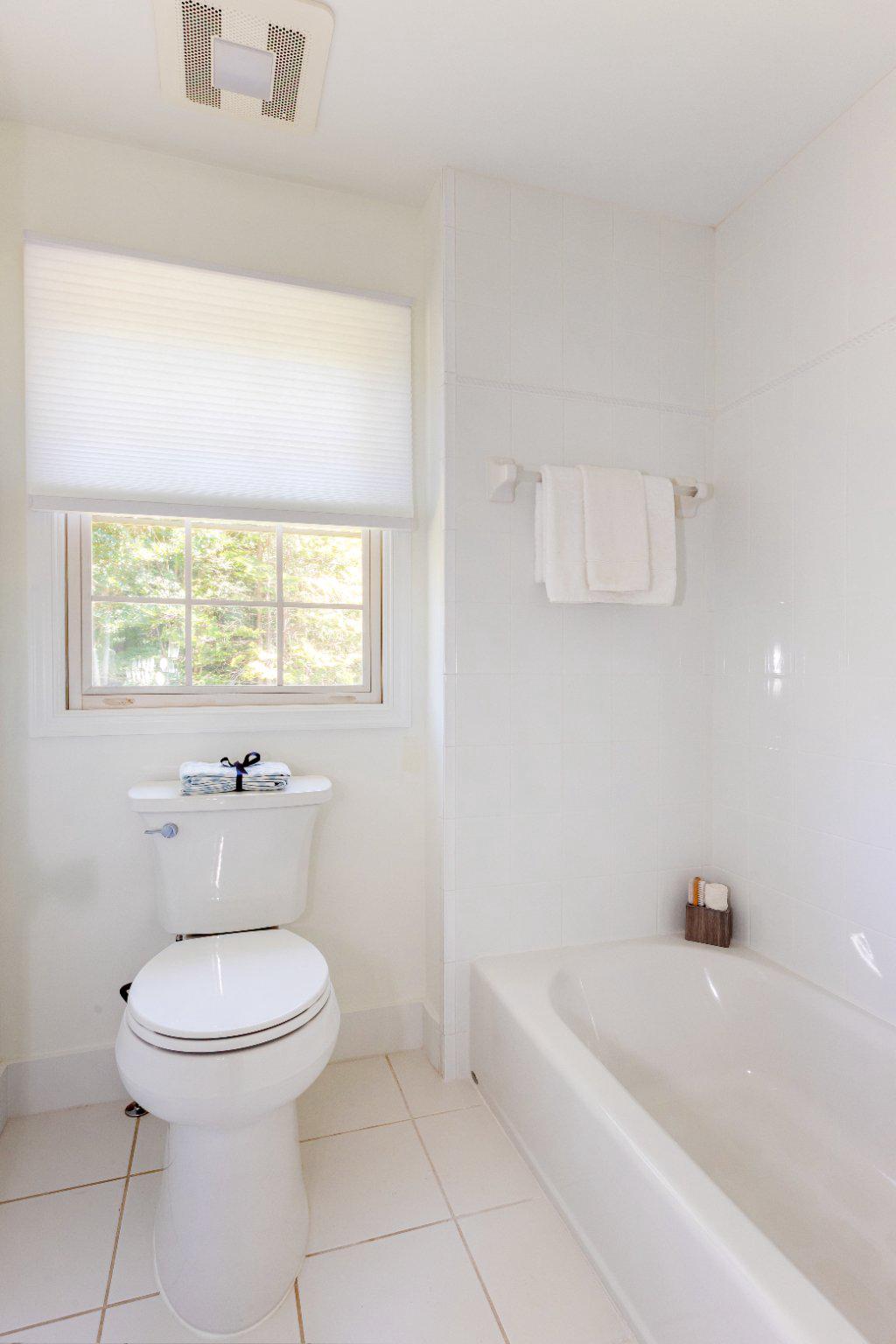 7009 Persimmon Tree Road Bethesda, MD 20817 - Photo 35 of 63 Full-Sized Tub