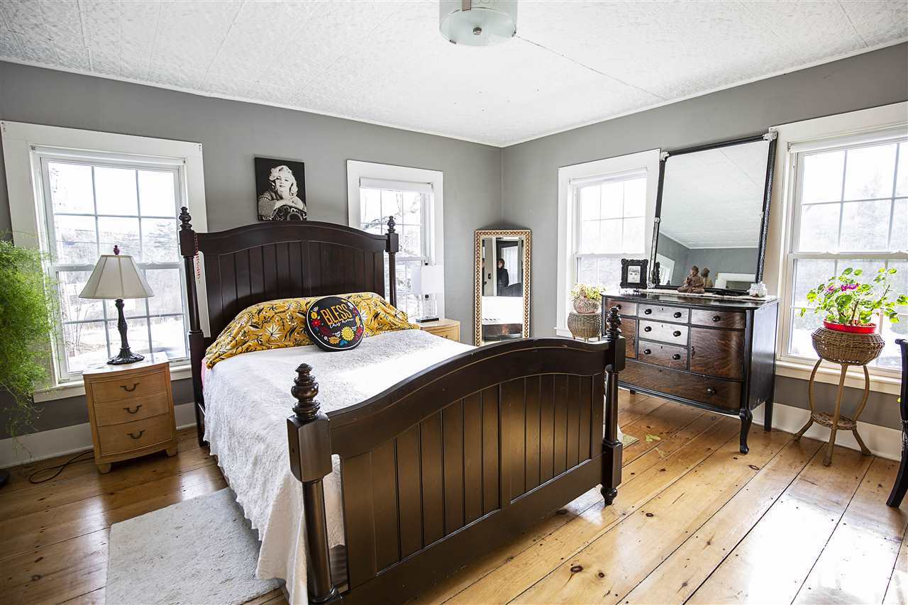 127 Chester Road Raymond, NH 03077 - Photo 6 of 12