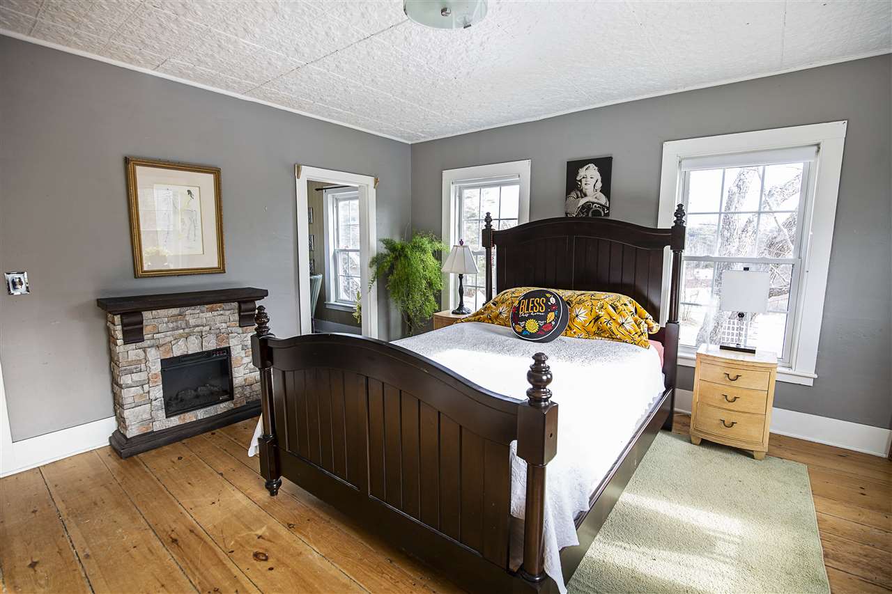 127 Chester Road Raymond, NH 03077 - Photo 7 of 12