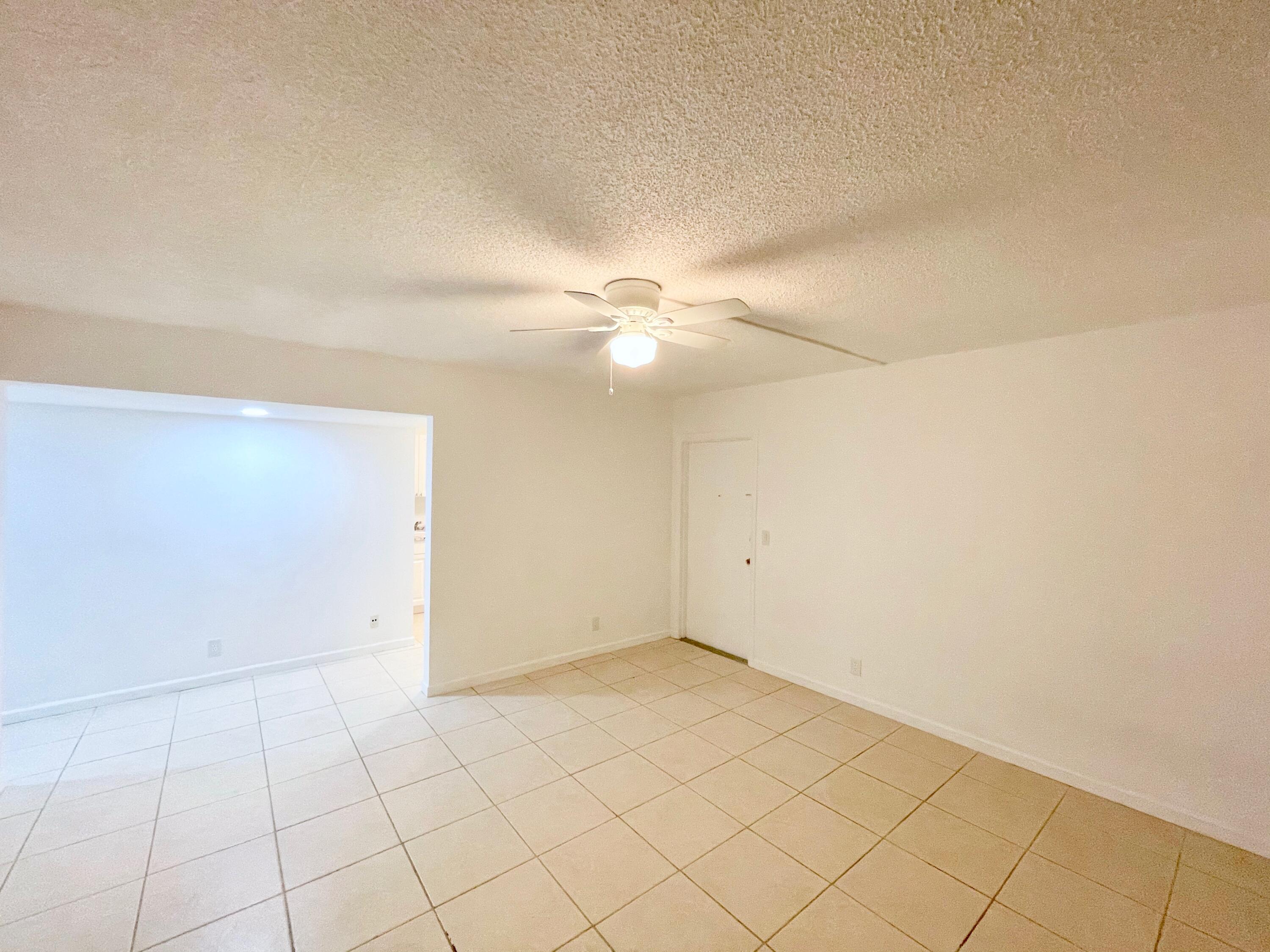 634 Northwest 13th Street, Unit 35 Boca Raton, FL 33486 - Photo 4 of 11 Living Room