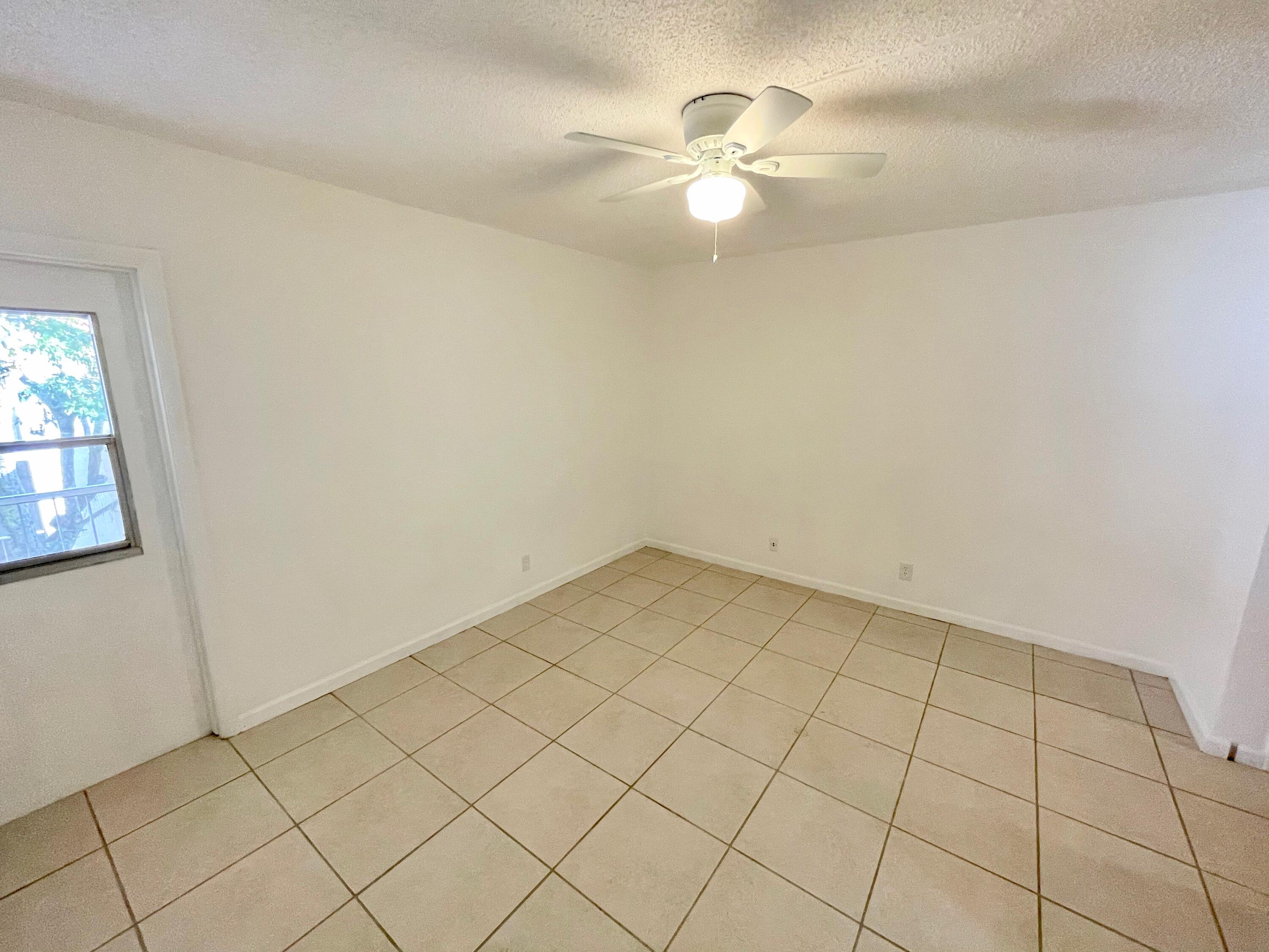 634 Northwest 13th Street, Unit 35 Boca Raton, FL 33486 - Photo 5 of 11 Oaks of Boca 634 #35 - 4