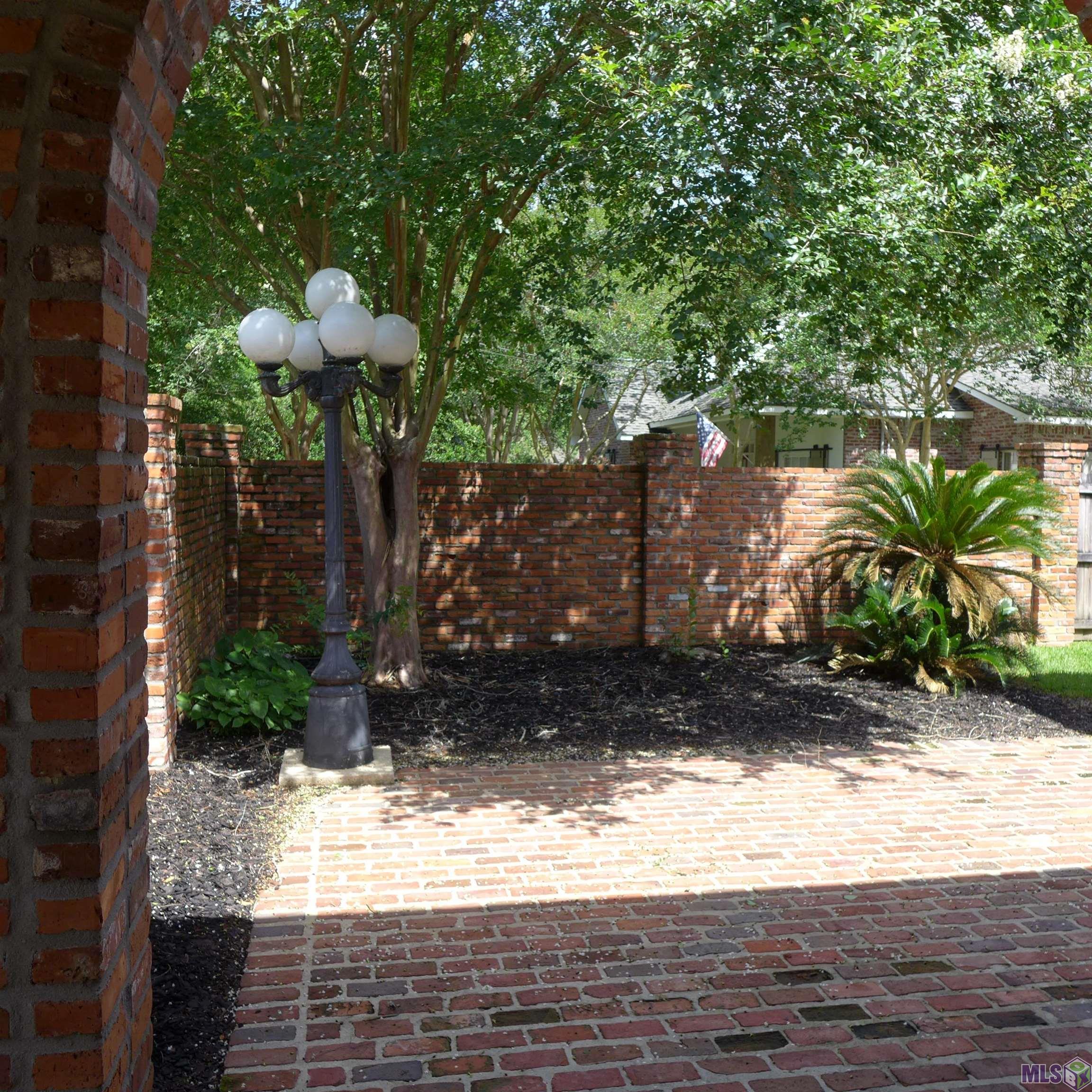 7235 Highland Road Baton Rouge, LA 70808 - Photo 3 of 34