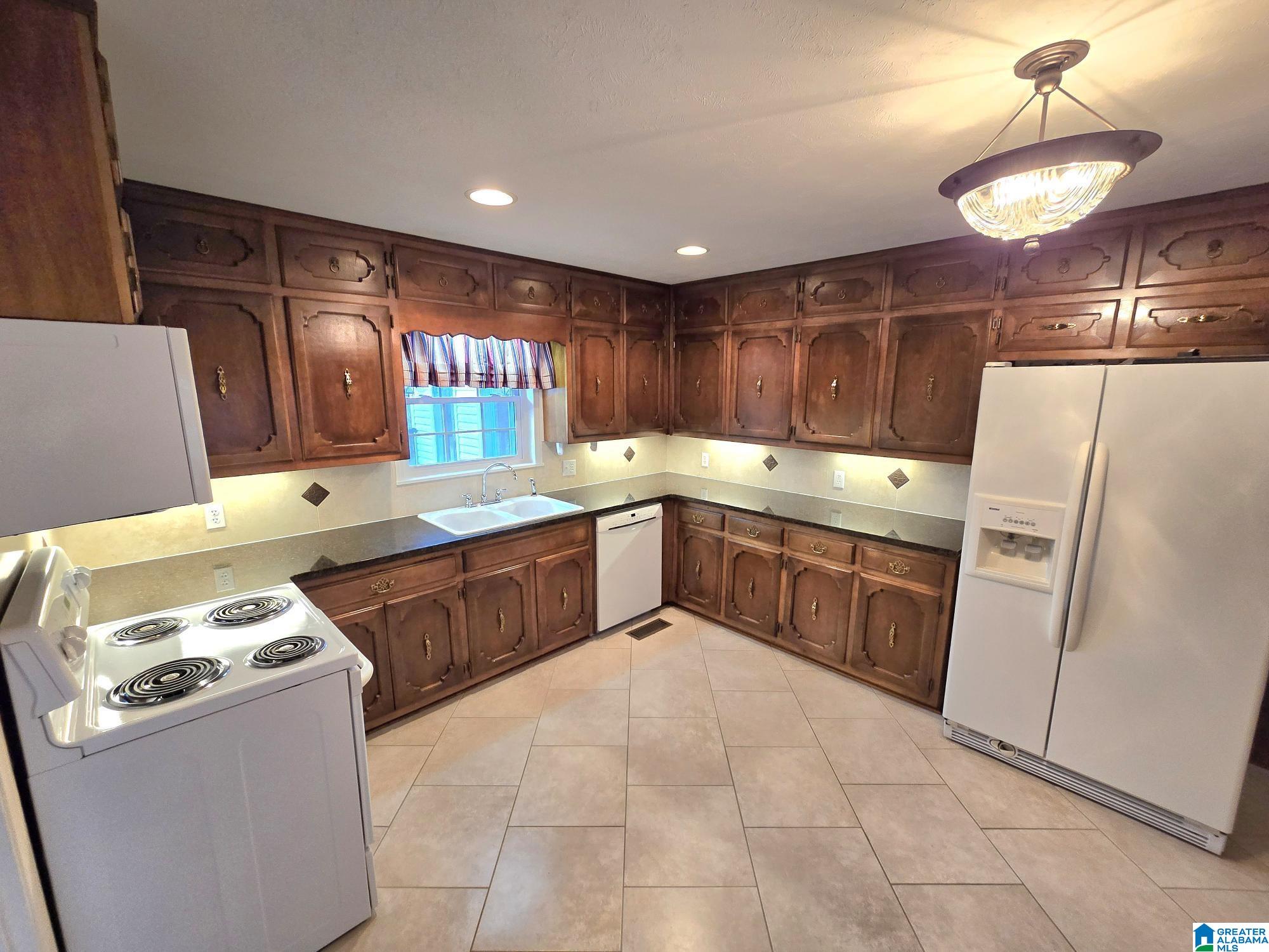 208 Sunny Hill Road Anniston, AL 36206 - Photo 6 of 33