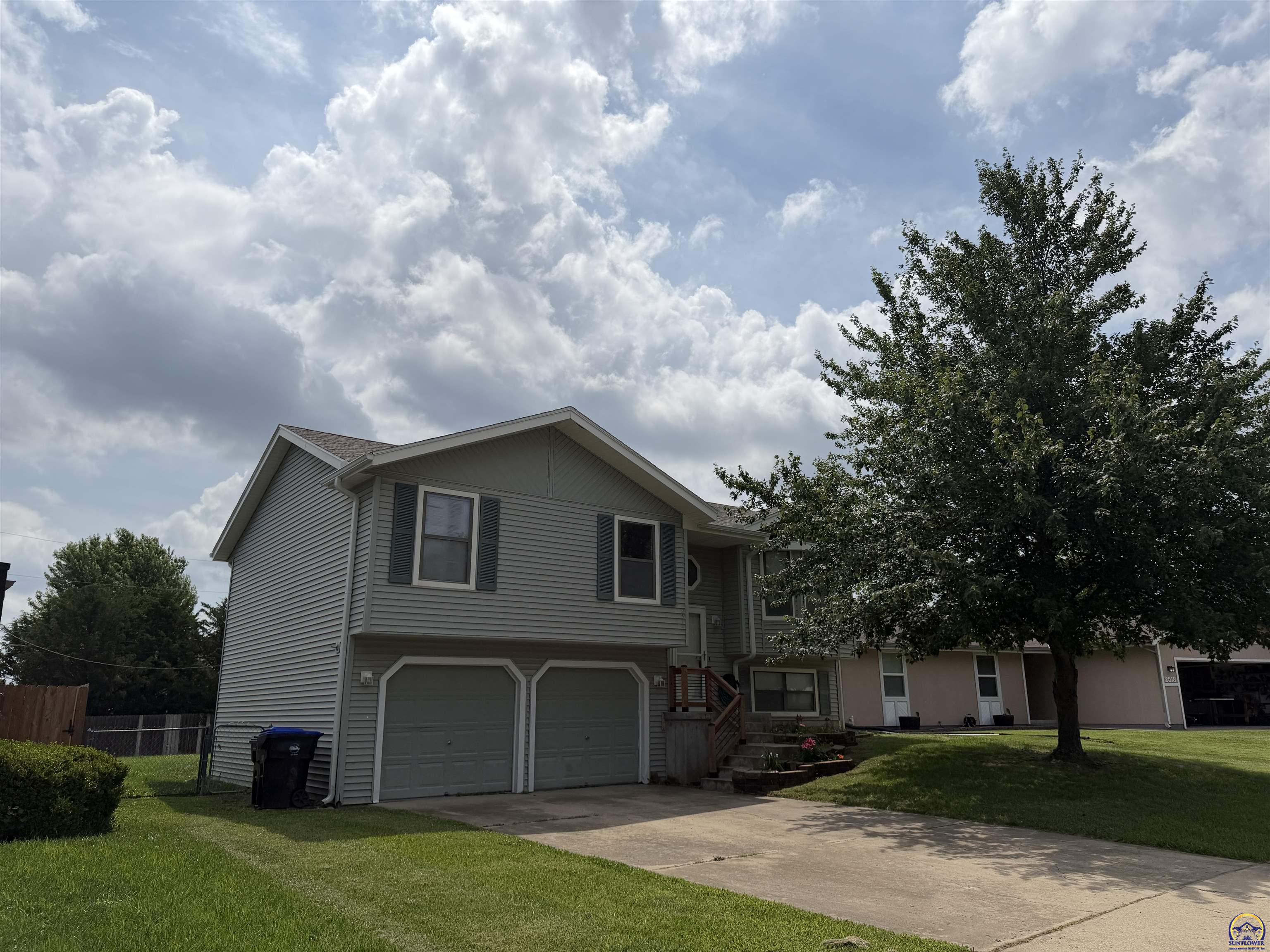 2514 Southwest Maxfield Road Topeka, KS 66614 - Photo 2 of 37