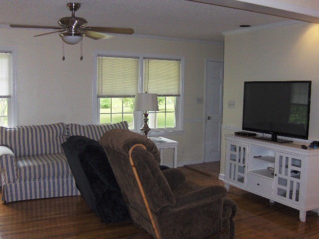 1235 Girl Scout Road Lizella, GA 31052 - Photo 5 of 29 a living room with furniture and a flat screen tv