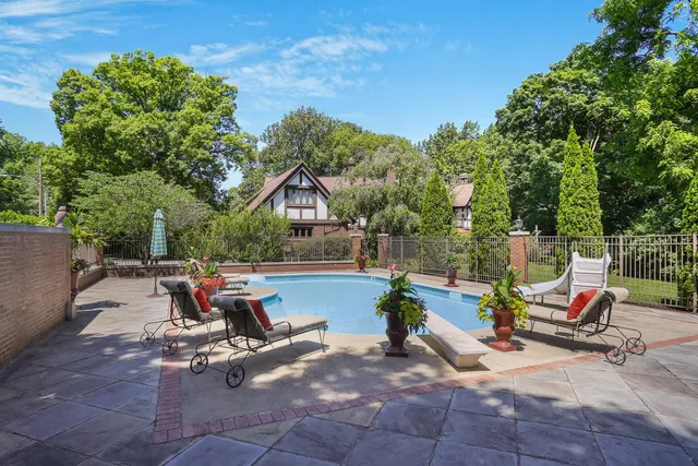 $1,295,000 | 1001 North State Street, Monticello, IL 61856