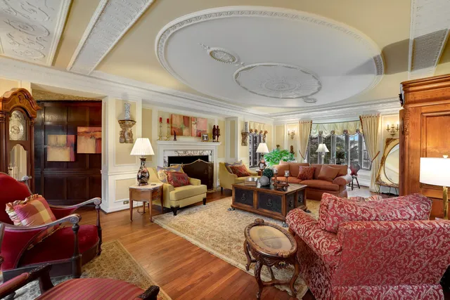 $1,295,000 | 1001 North State Street, Monticello, IL 61856