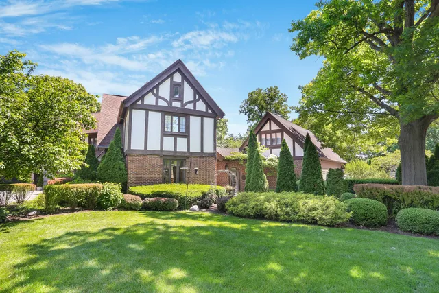 $1,295,000 | 1001 North State Street, Monticello, IL 61856