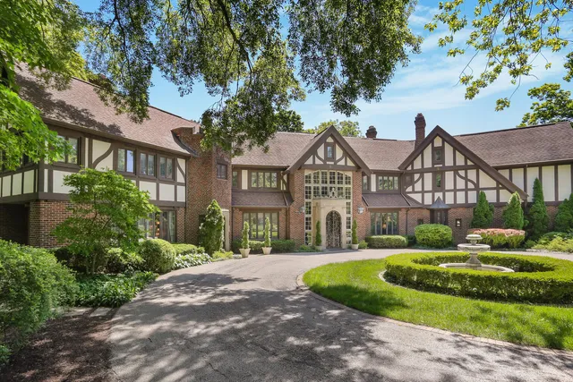 $1,295,000 | 1001 North State Street, Monticello, IL 61856