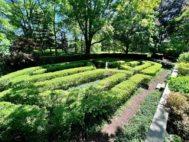 $1,295,000 | 1001 North State Street, Monticello, IL 61856