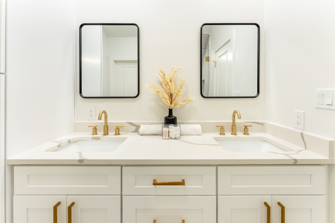 12605 Fitzhugh Road Austin, TX 78736 - Photo 28 of 40 a bathroom with double vanity sinks and a mirror