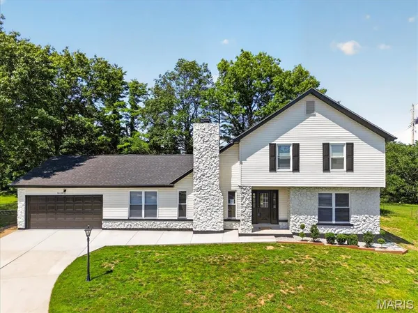 $499,900 | 5039 Amber Pl Drive, St. Louis, MO 63128