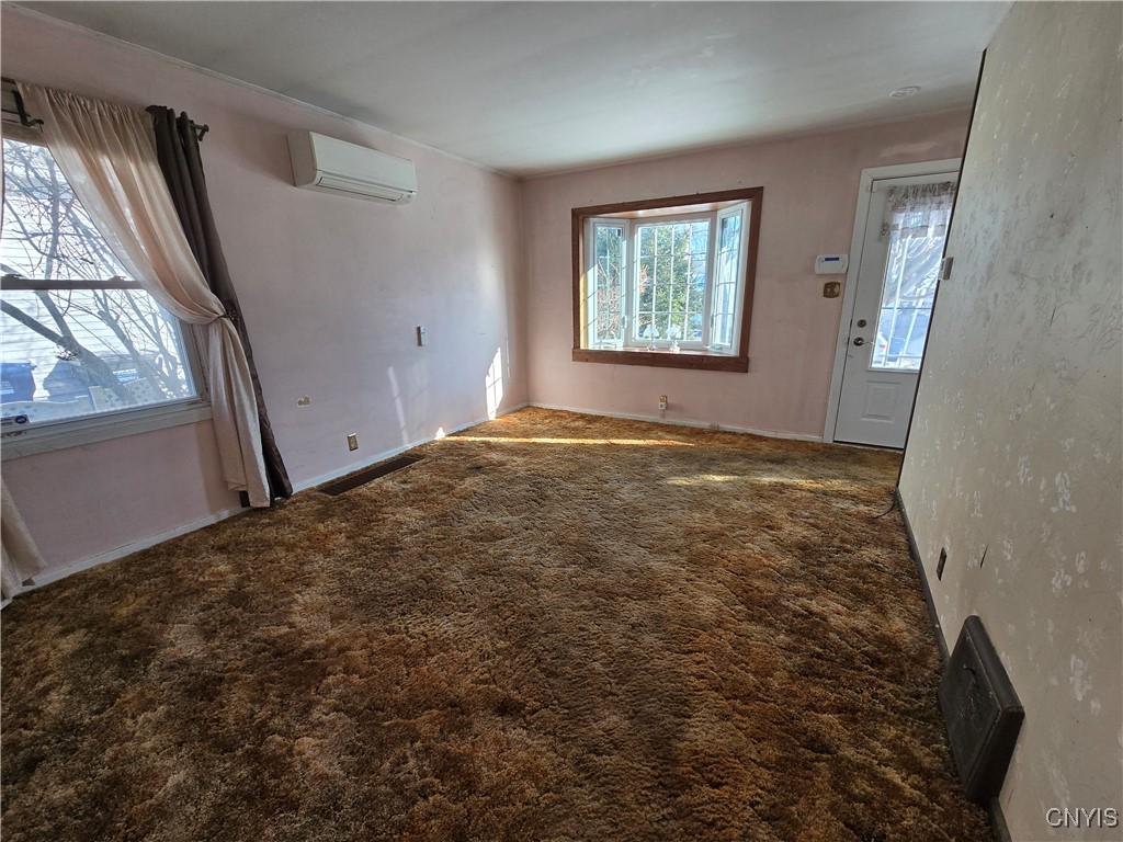 320 Boston Street Syracuse, NY 13206 - Photo 5 of 20 Nice size living room with a bay window and mini-s