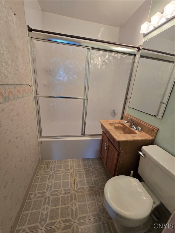 320 Boston Street Syracuse, NY 13206 - Photo 8 of 20 Bathroom with tub/shower unit from Bathfitters.