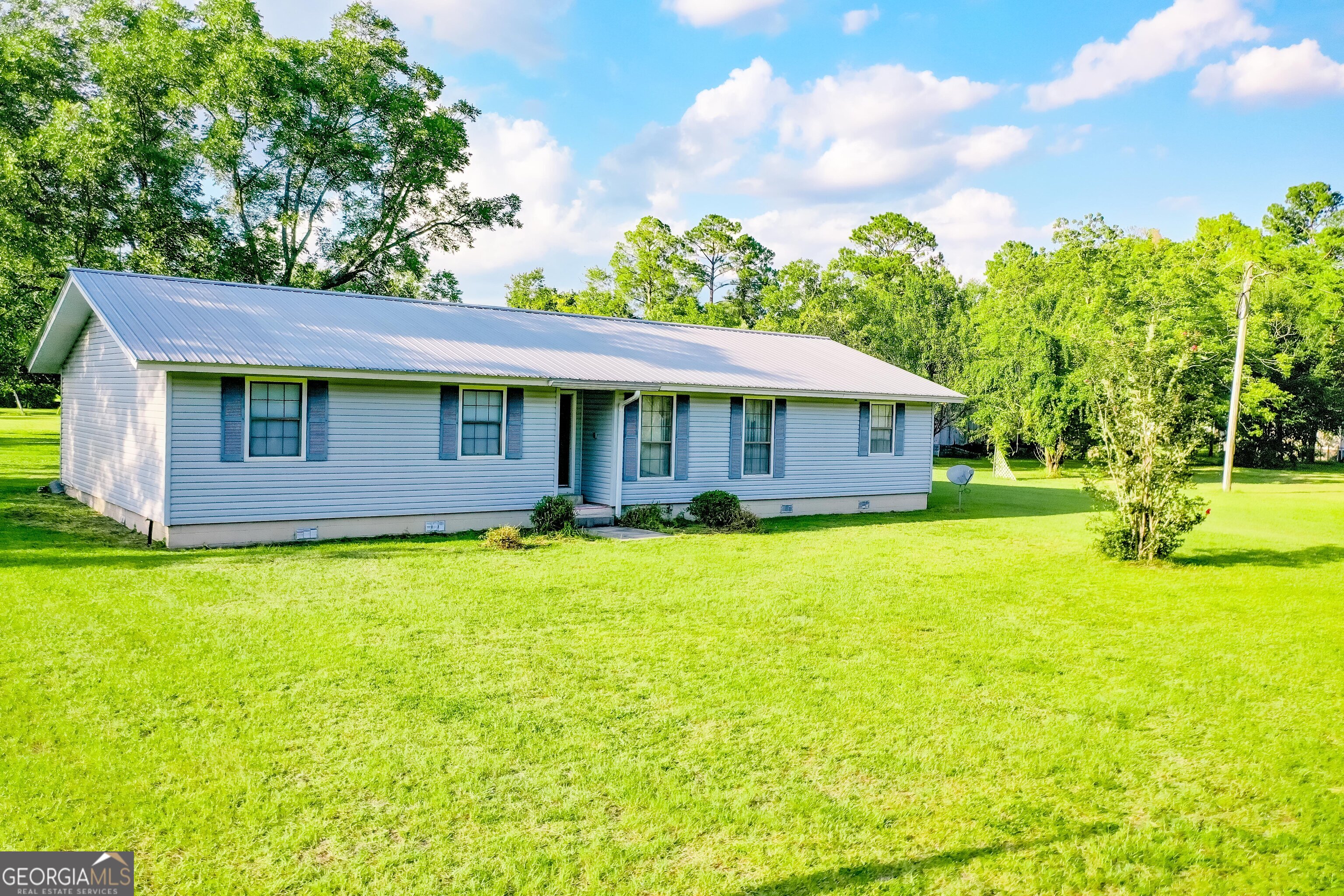 2142 Ben Couch Road Blackshear, GA 31516 - Photo 8 of 43 a view of a house with a yard