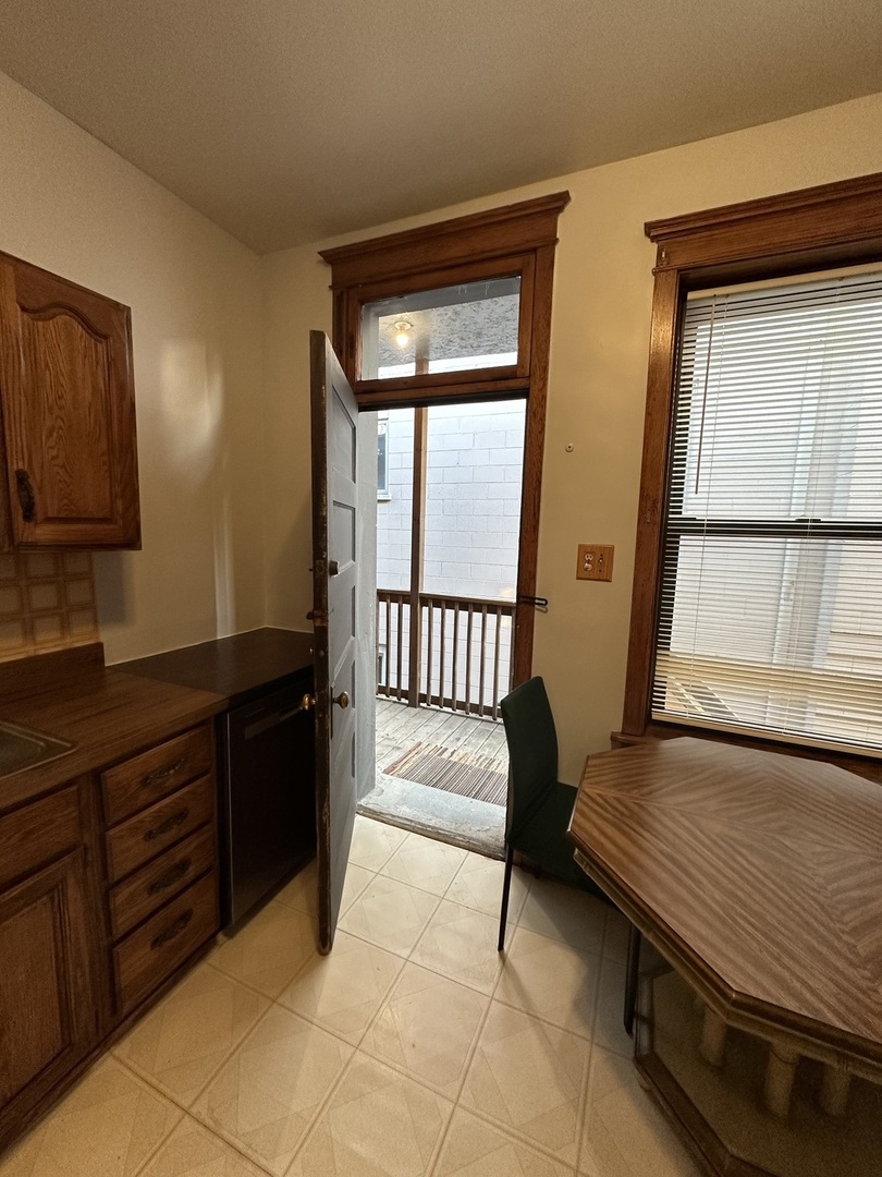 3759 North Damen Avenue, Unit 2 Chicago, IL 60613 - Photo 6 of 22 a living room with a large window