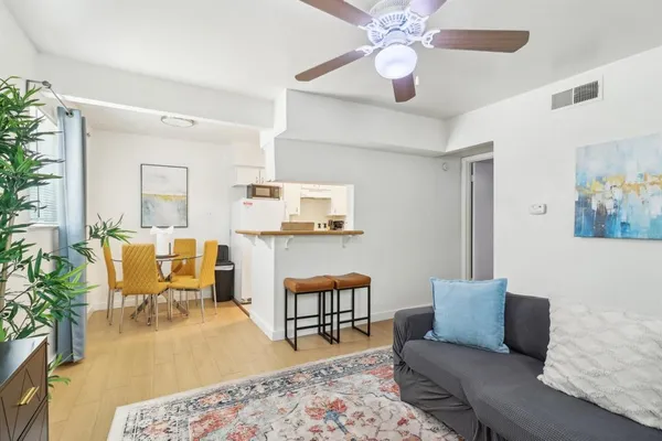 $800 | 3107 Speedway, Unit 202, Austin, TX 78705