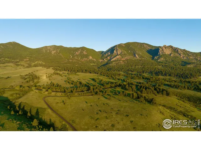 a black and white photo of a city
