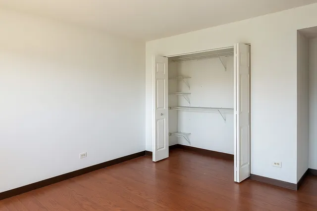 $169,900 | 14 B Kingery Quarter, Unit 207, Willowbrook, IL 60527