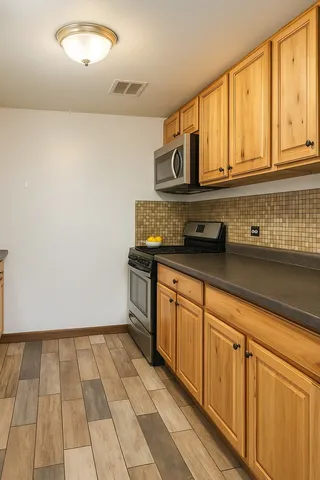 $169,900 | 14 B Kingery Quarter, Unit 207, Willowbrook, IL 60527