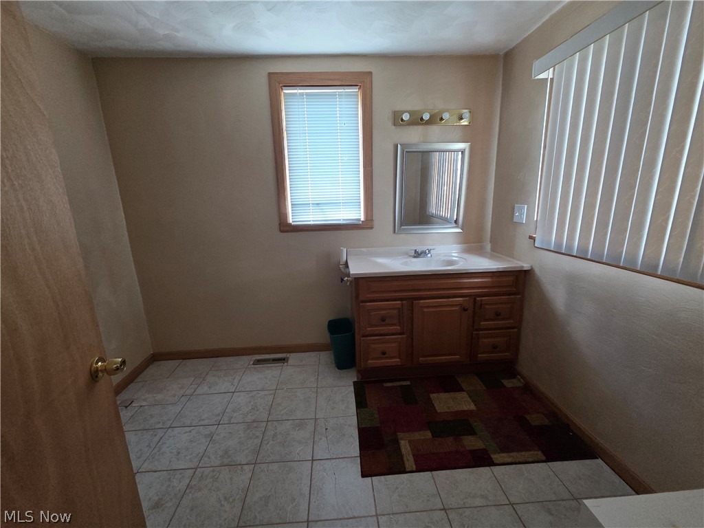 636 Lincoln Street Struthers, OH 44471 - Photo 16 of 26 Off of master bedroom. Potential first floor laundry
