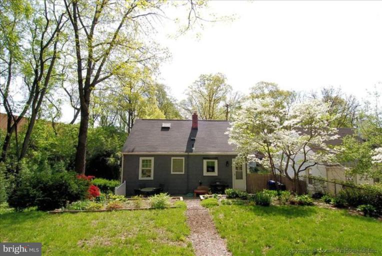 9712 Lorain Avenue Silver Spring, MD 20901 - Photo 2 of 17 Back yard