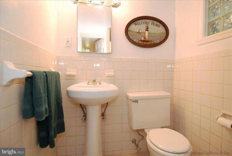 9712 Lorain Avenue Silver Spring, MD 20901 - Photo 4 of 17 Bath #1
