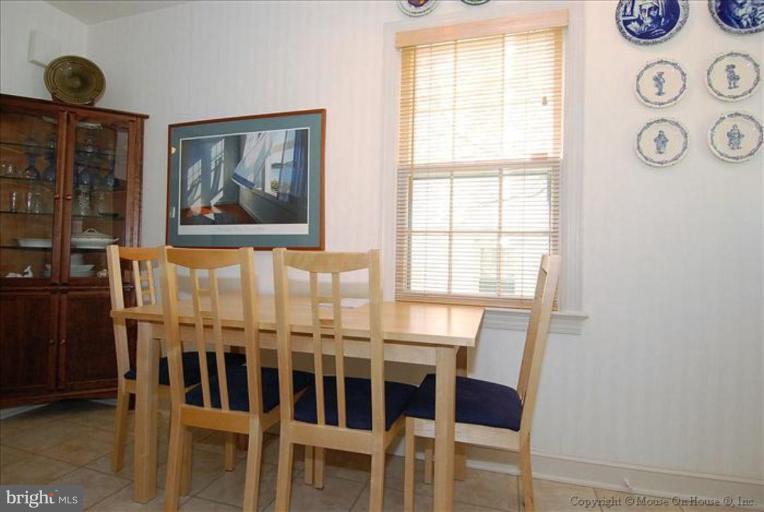 9712 Lorain Avenue Silver Spring, MD 20901 - Photo 9 of 17 Breakfast Area