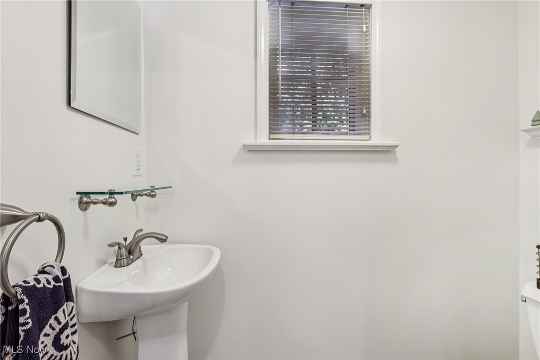 227 Overwood Road Akron, OH 44313 - Photo 18 of 47 Bathroom