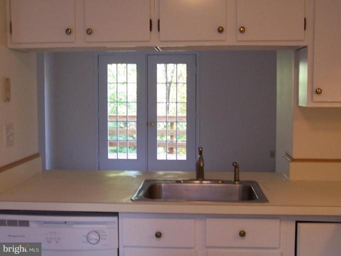 11930 Fieldthorn Court Reston, VA 20194 - Photo 4 of 12 a kitchen with a sink and cabinets