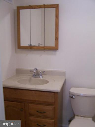 11930 Fieldthorn Court Reston, VA 20194 - Photo 7 of 12 a bathroom with a toilet a sink and mirror