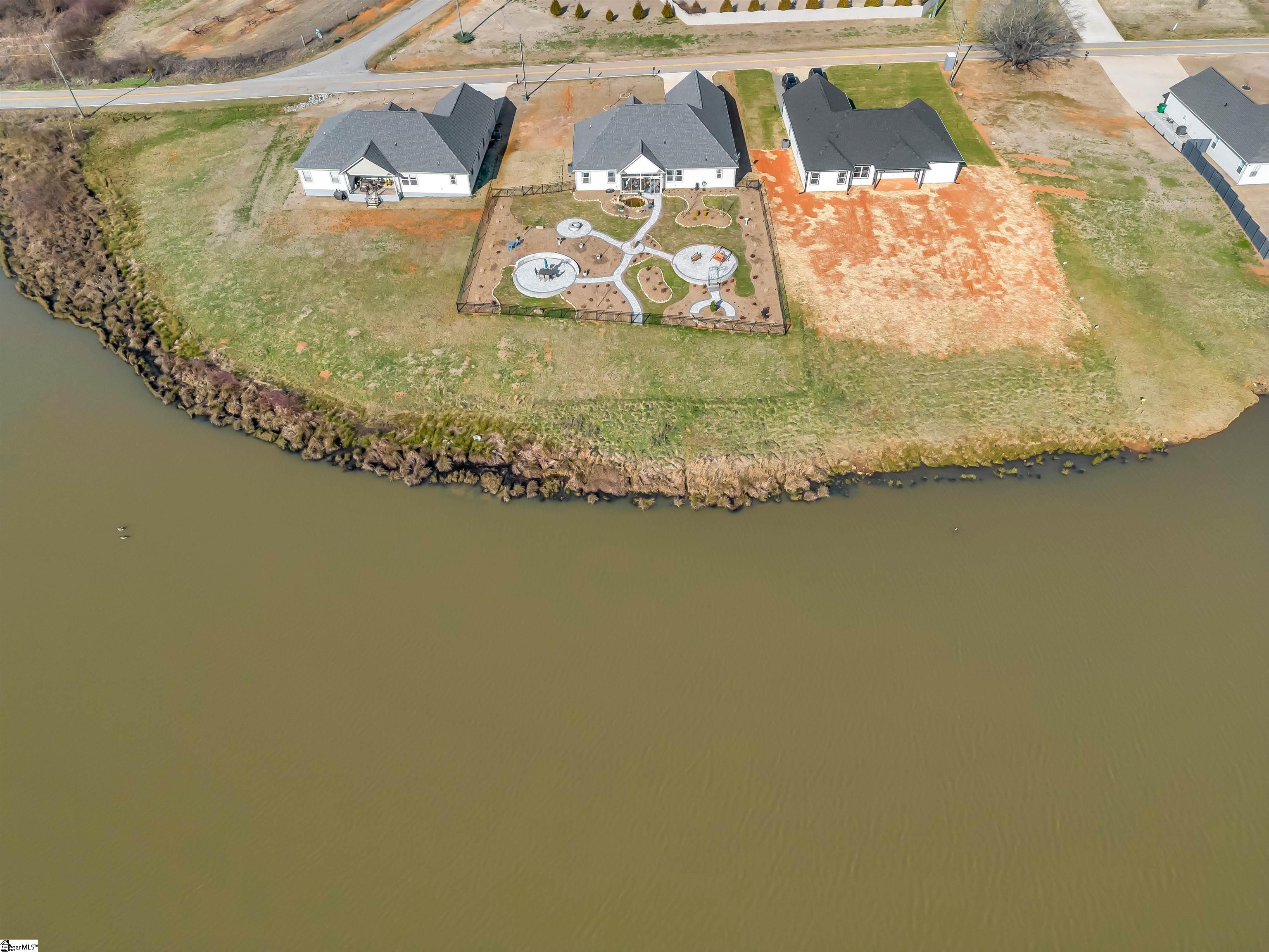 637 Berry Road Boiling Springs, SC 29316 - Photo 3 of 35