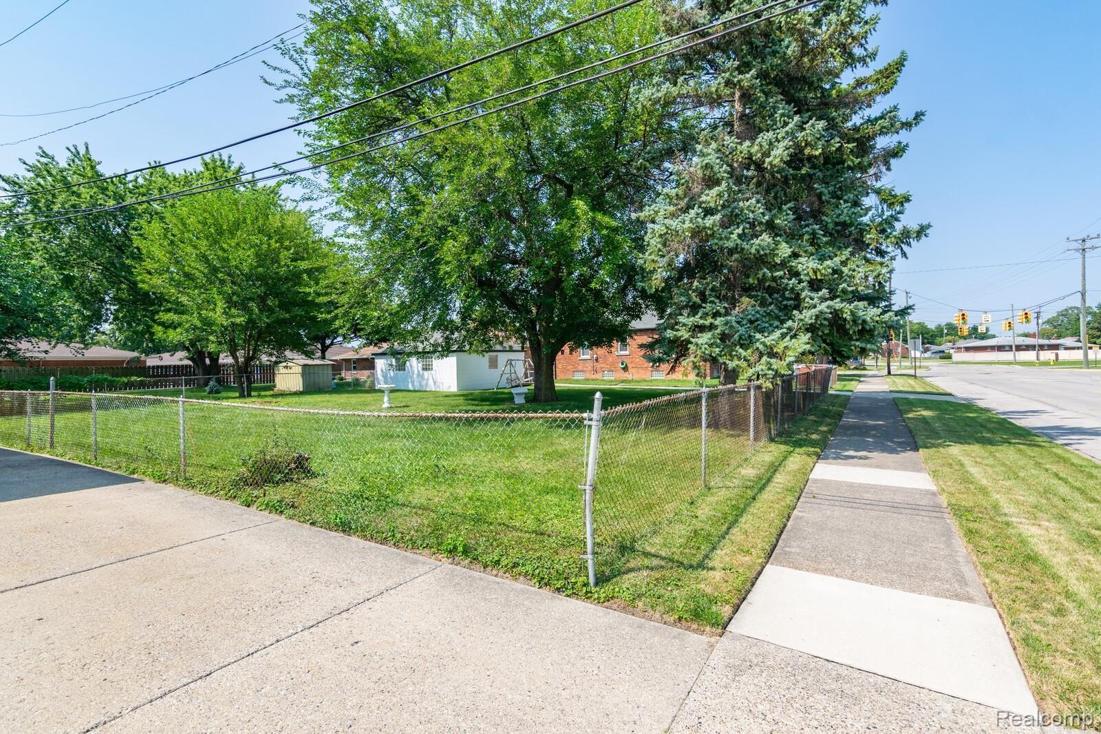 21560 Kelly Road Eastpointe, MI 48021 - Photo 18 of 23 20_DSC_8747_mls.jpg