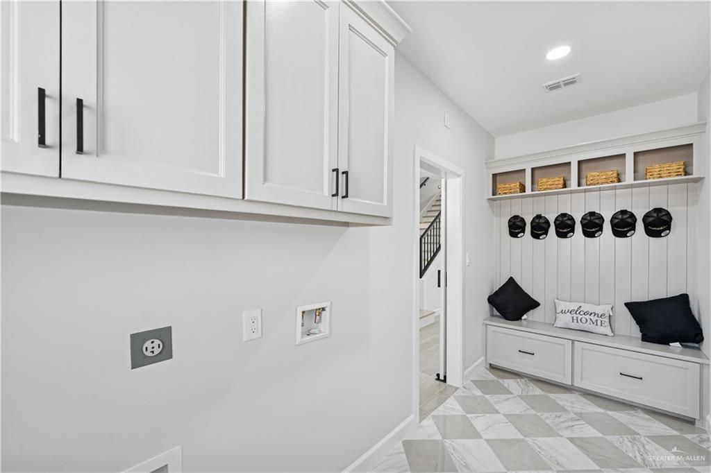 1013 Azalea Street Mission, TX 78573 - Photo 4 of 35 Mudroom with recessed lighting and baseboards