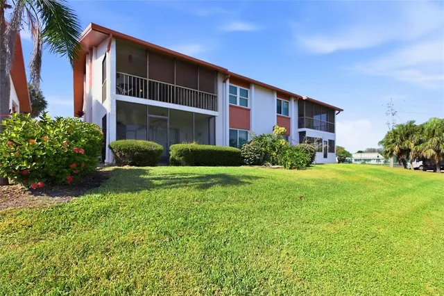 $264,900 | 4855 Independence Drive, Unit 4855, Bradenton, FL 34210
