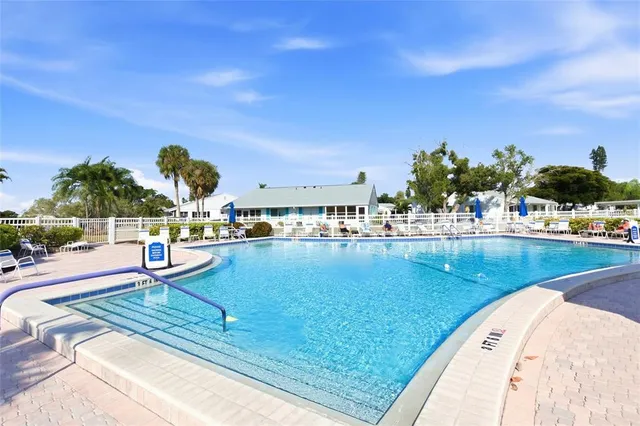 $264,900 | 4855 Independence Drive, Unit 4855, Bradenton, FL 34210