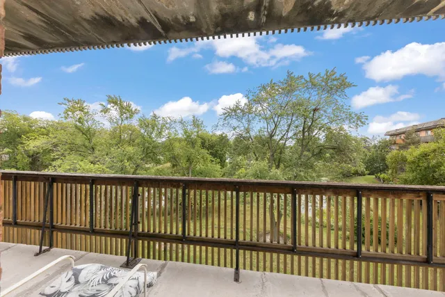 a view of a yard with basketball court