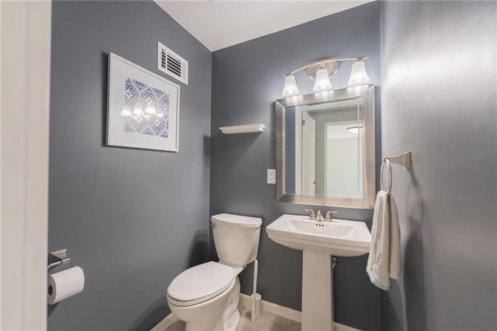 241 Parkedge Road Pittsburgh, PA 15220 - Photo 7 of 45 Gallery Image 7